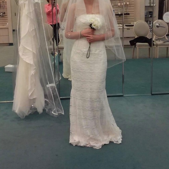 Wedding Dress - Picture 1 of 5